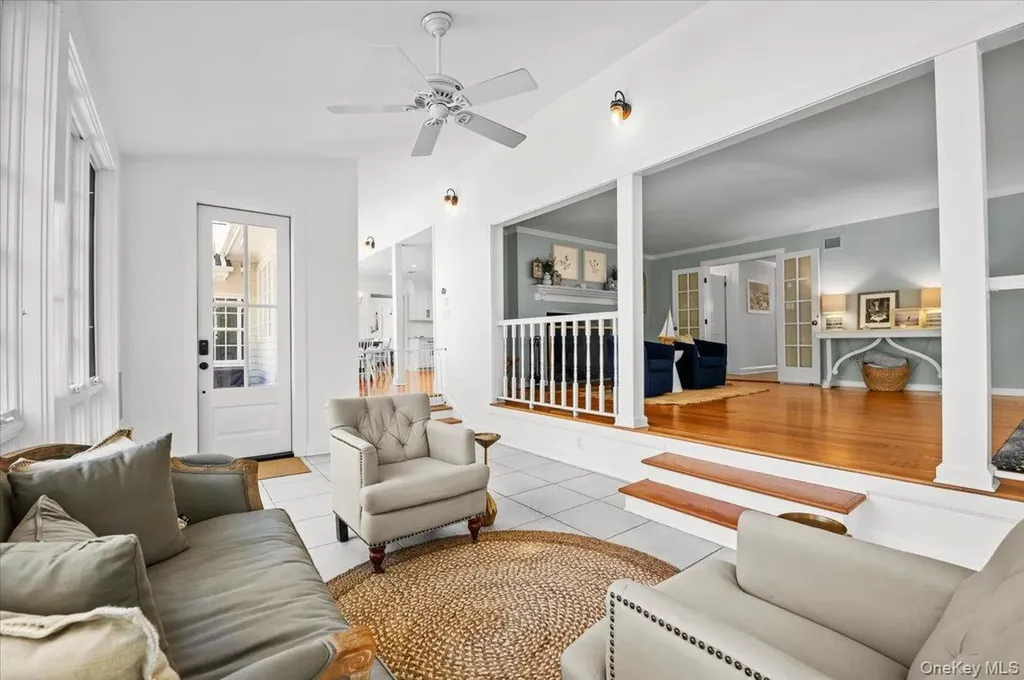 1 Horseshoe Path Lloyd Harbor NY 11743