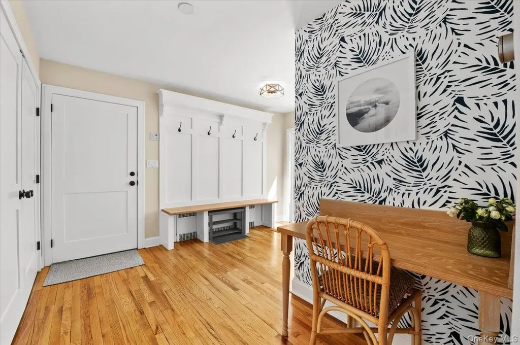 1 Horseshoe Path Lloyd Harbor NY 11743