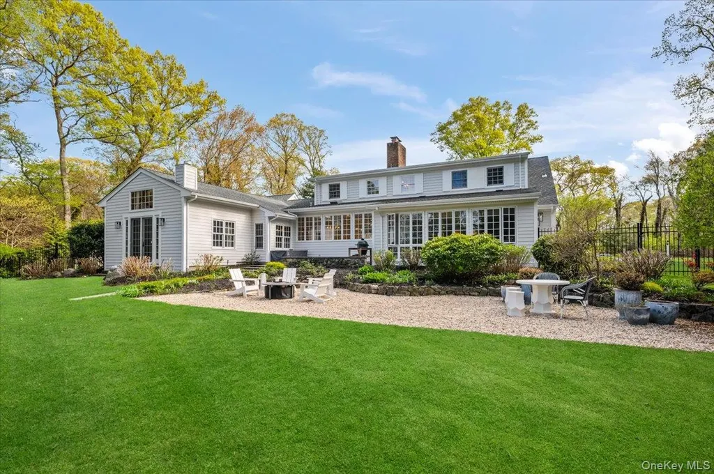 1 Horseshoe Path Lloyd Harbor NY 11743
