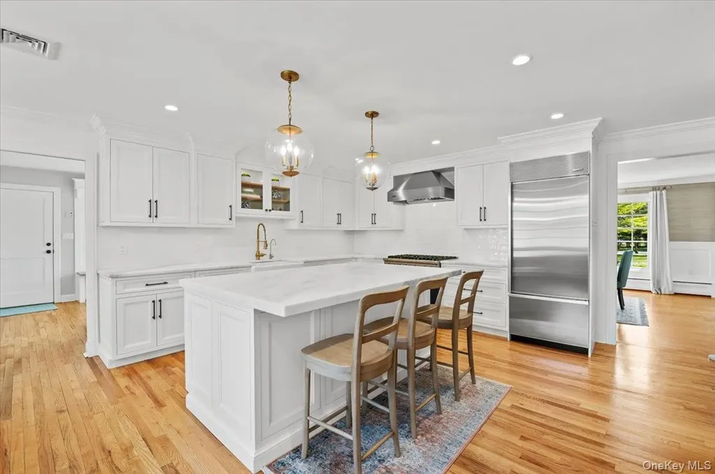 1 Horseshoe Path Lloyd Harbor NY 11743