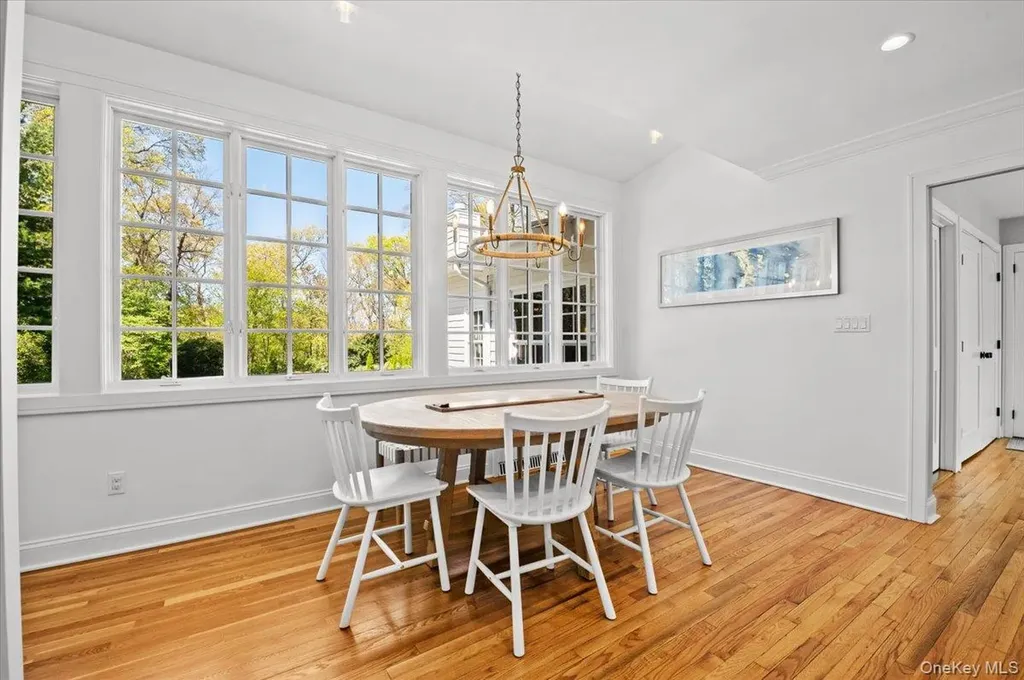 1 Horseshoe Path Lloyd Harbor NY 11743