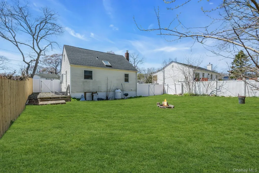 133 Lakeview Drive Mastic Beach NY 11951