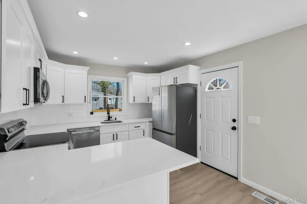 133 Lakeview Drive Mastic Beach NY 11951