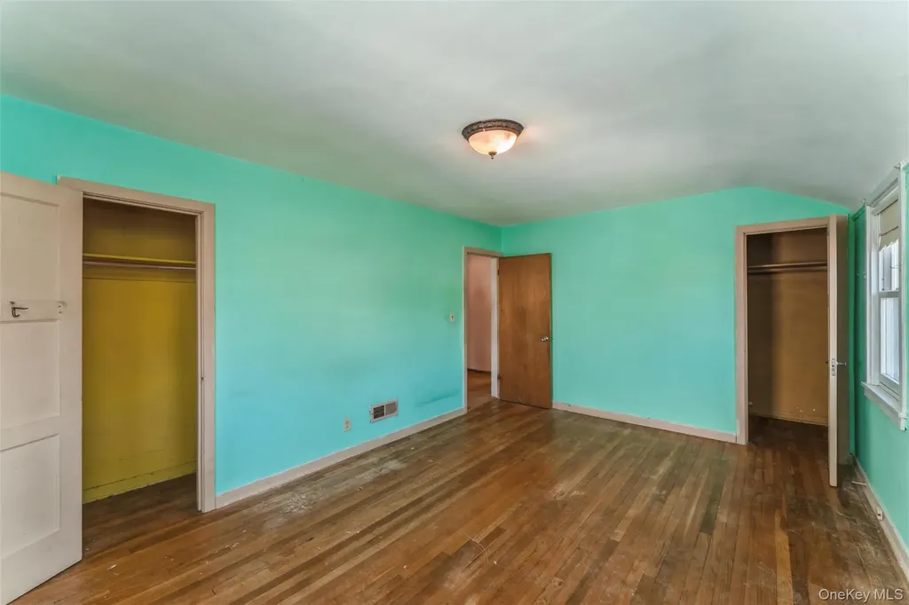 211 Norfeld Boulevard Elmont NY 11003