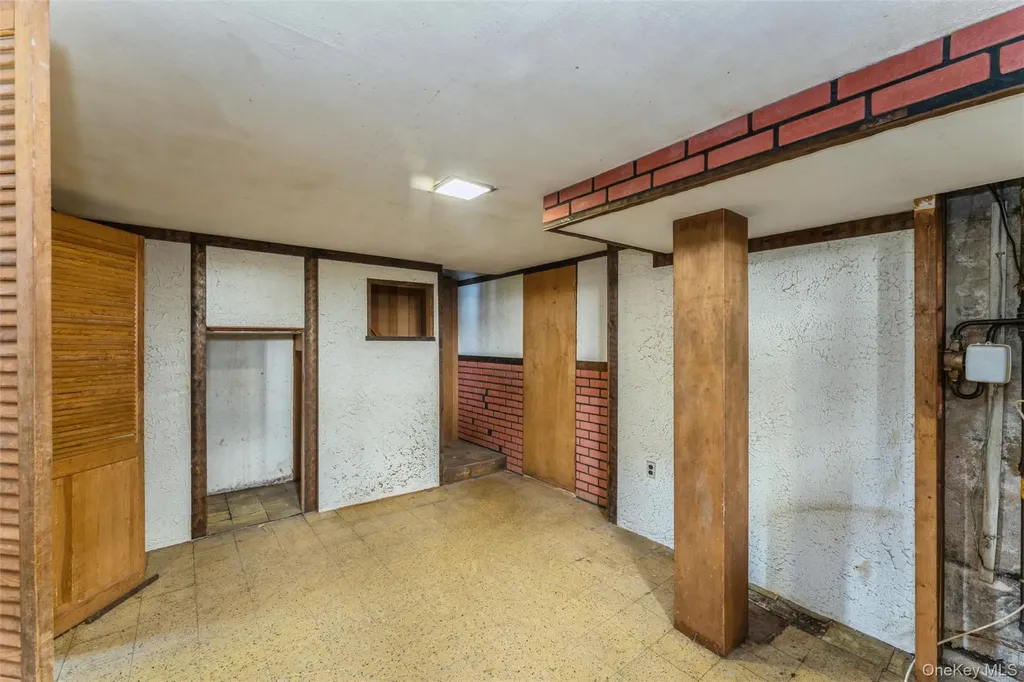 211 Norfeld Boulevard Elmont NY 11003