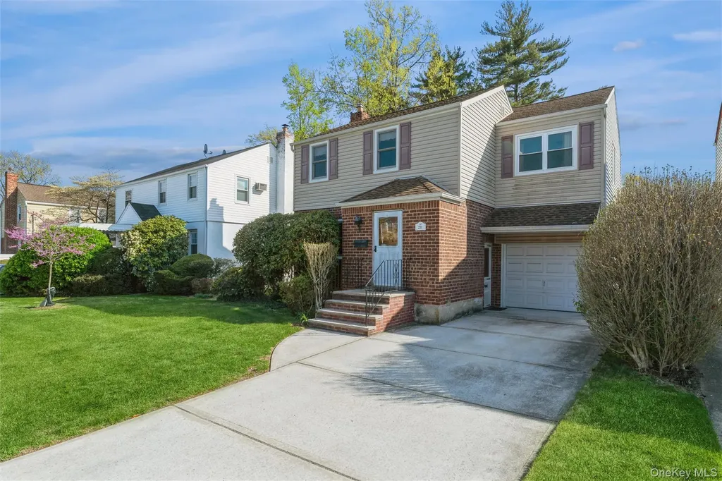 211 Norfeld Boulevard Elmont NY 11003