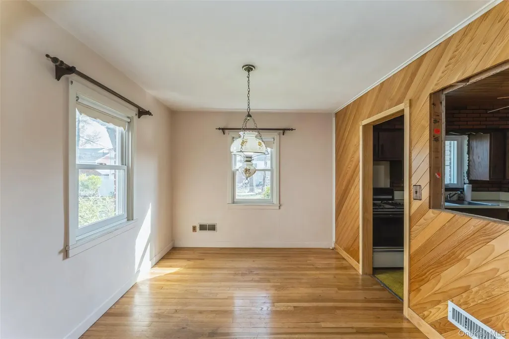 211 Norfeld Boulevard Elmont NY 11003