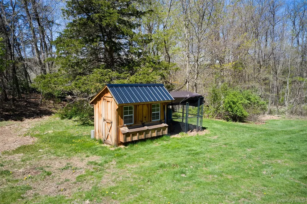 32 Cole Road Pleasant Valley NY 12569