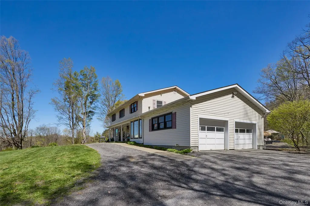32 Cole Road Pleasant Valley NY 12569