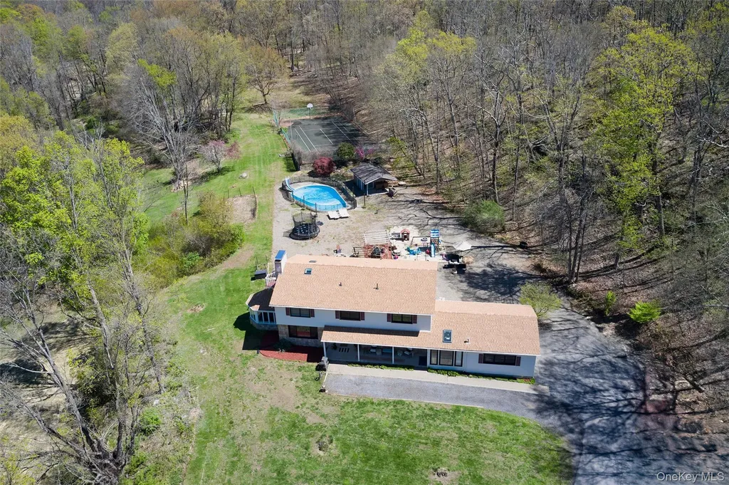 32 Cole Road Pleasant Valley NY 12569