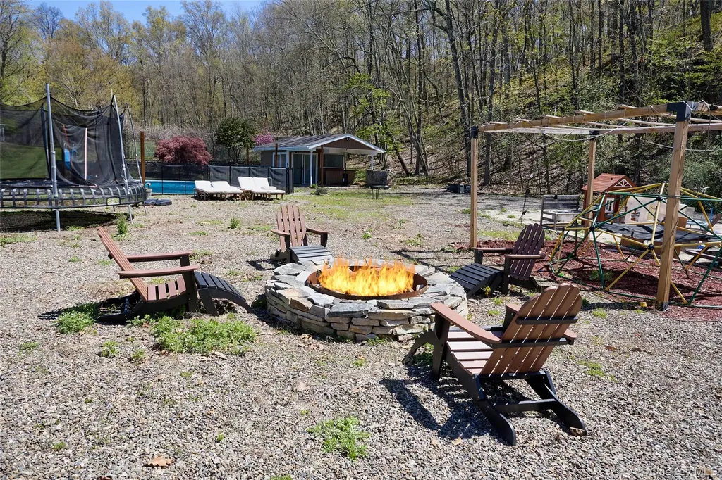 32 Cole Road Pleasant Valley NY 12569
