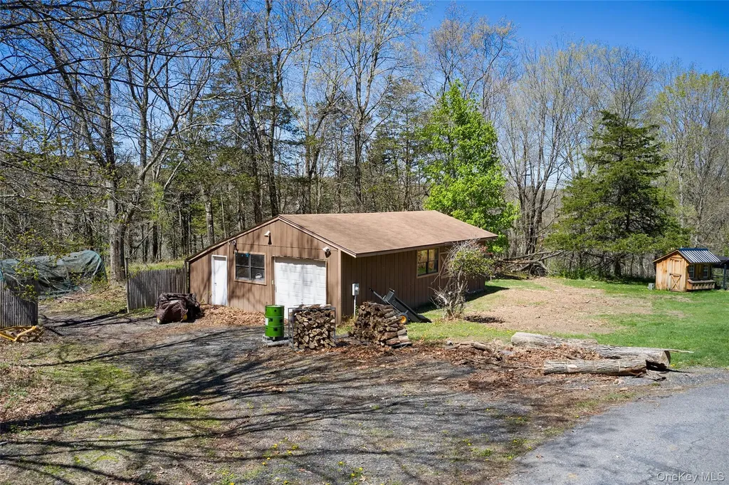 32 Cole Road Pleasant Valley NY 12569