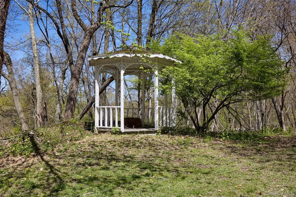32 Cole Road Pleasant Valley NY 12569