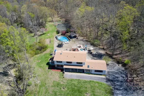 32 Cole Road Pleasant Valley NY 12569
