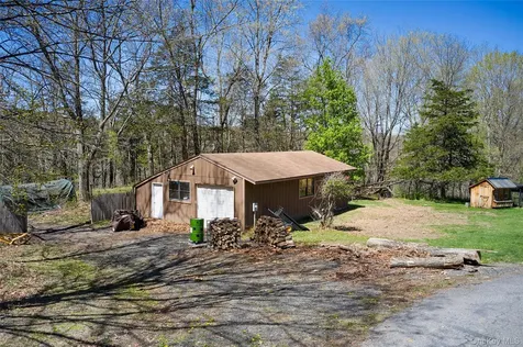 32 Cole Road Pleasant Valley NY 12569
