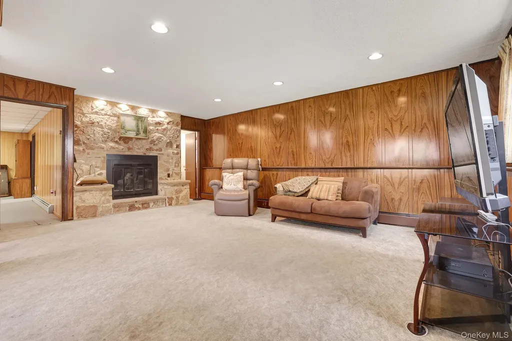 12 Carnation Drive Nanuet NY 10954