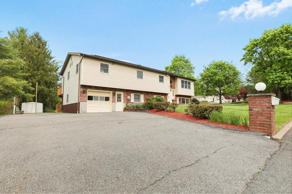 12 Carnation Drive Nanuet NY 10954
