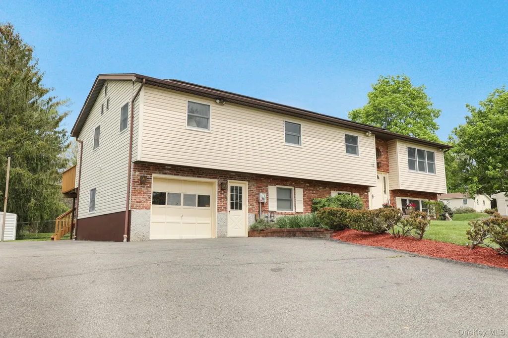 12 Carnation Drive Nanuet NY 10954