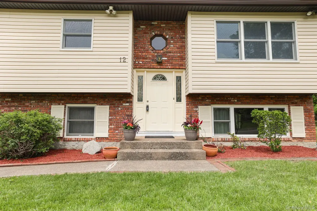 12 Carnation Drive Nanuet NY 10954