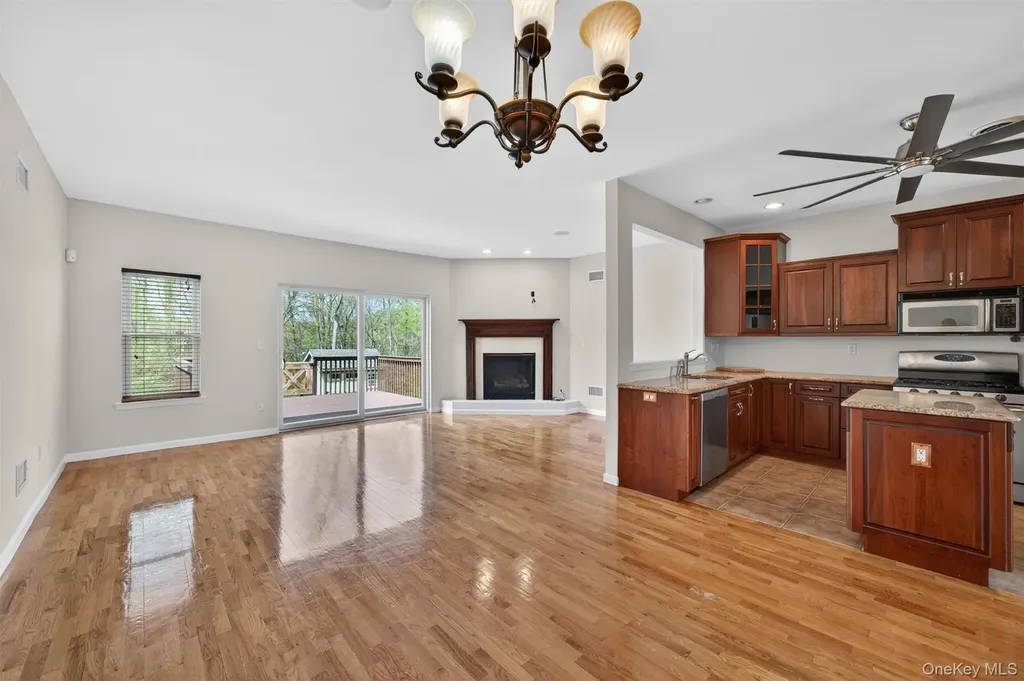 49 Oak Hill Road Middletown NY 10941