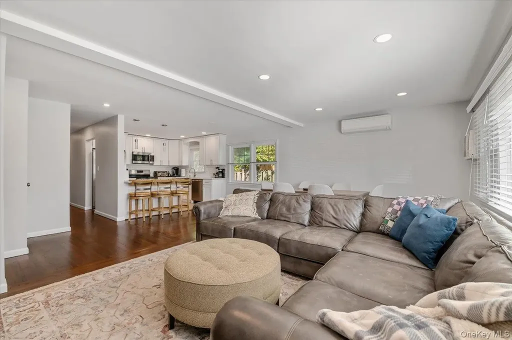 845 E Walnut Street Long Beach NY 11561