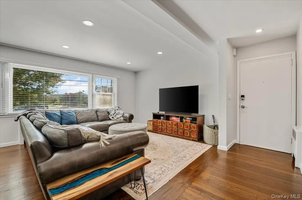 845 E Walnut Street Long Beach NY 11561