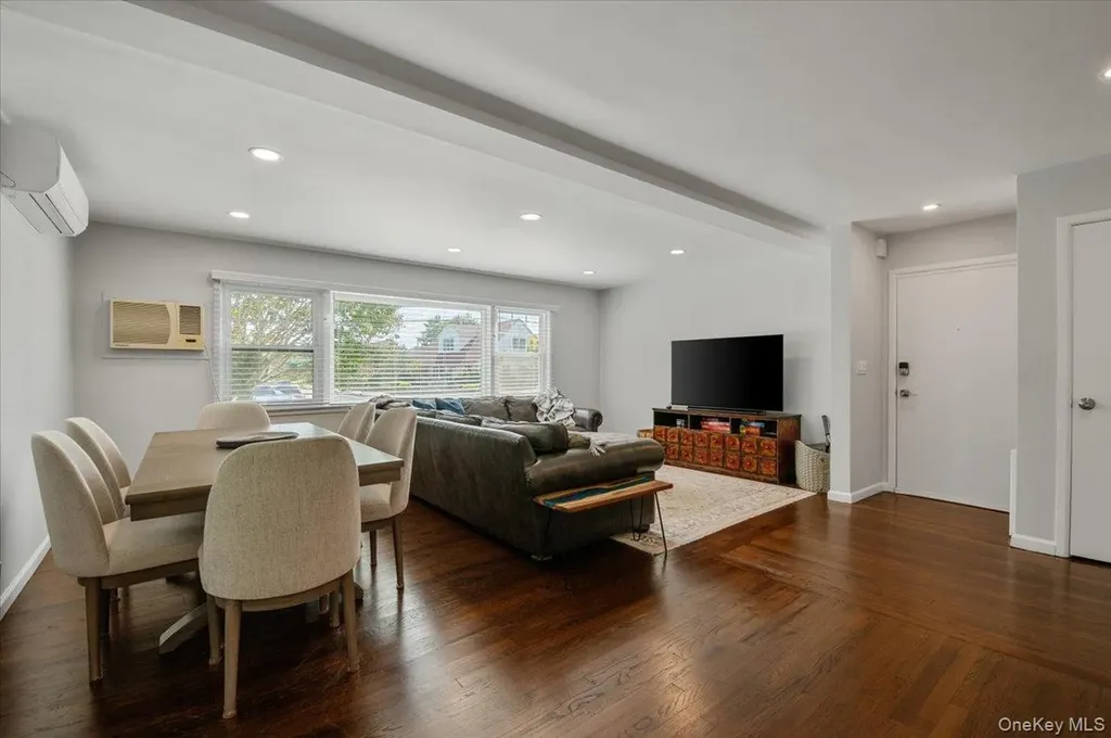 845 E Walnut Street Long Beach NY 11561
