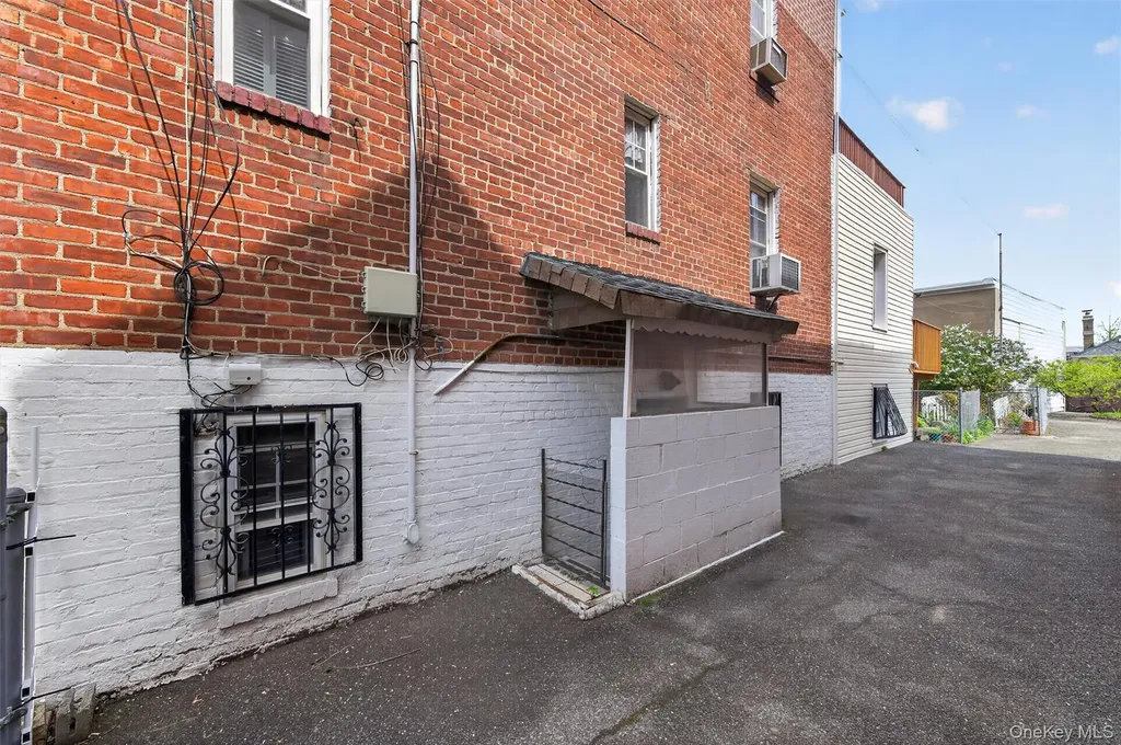 642 Edison Avenue Bronx NY 10465