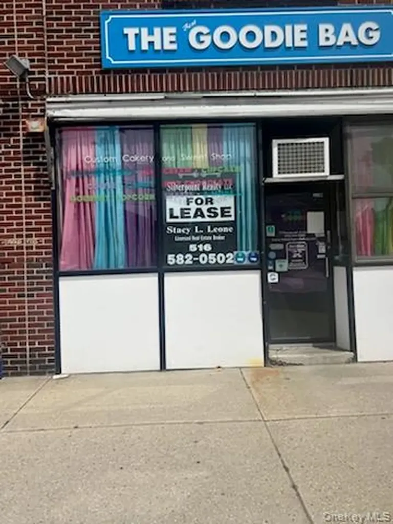83 Roosevelt Avenue Valley Stream NY 11581