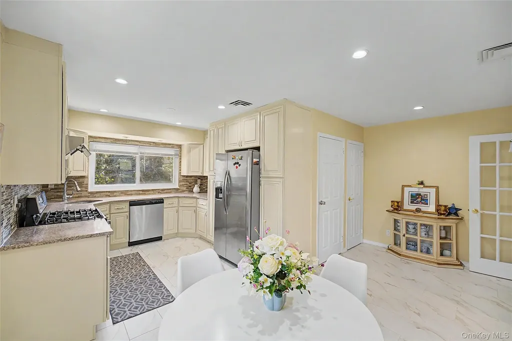31 Edgemere Drive Searingtown NY 11507
