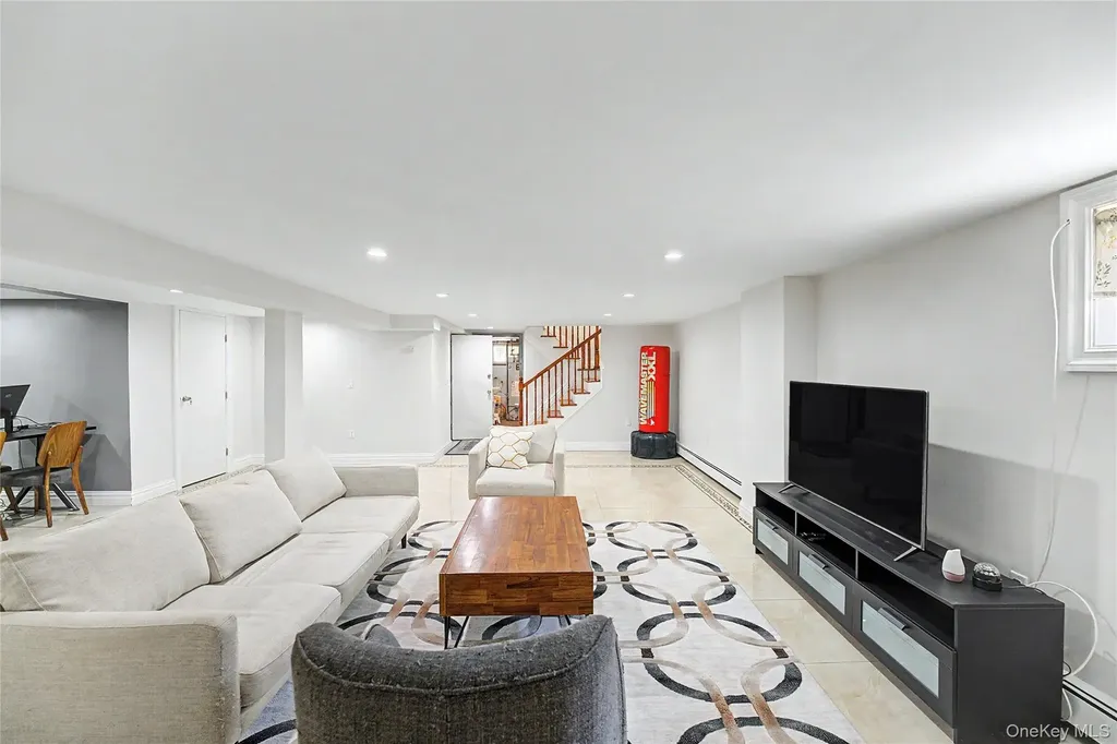 31 Edgemere Drive Searingtown NY 11507