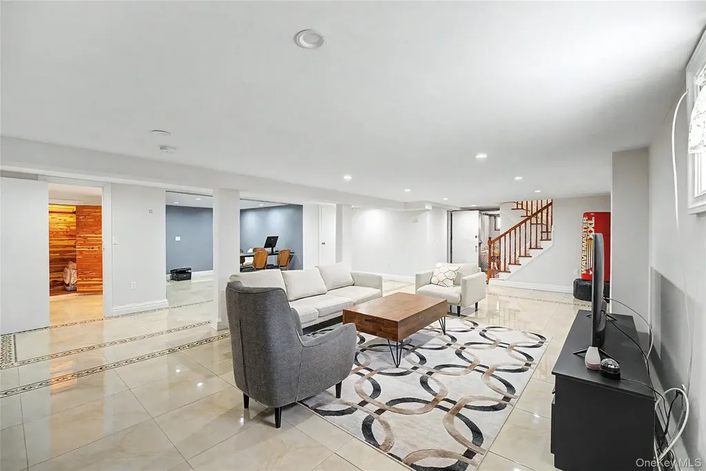 31 Edgemere Drive Searingtown NY 11507