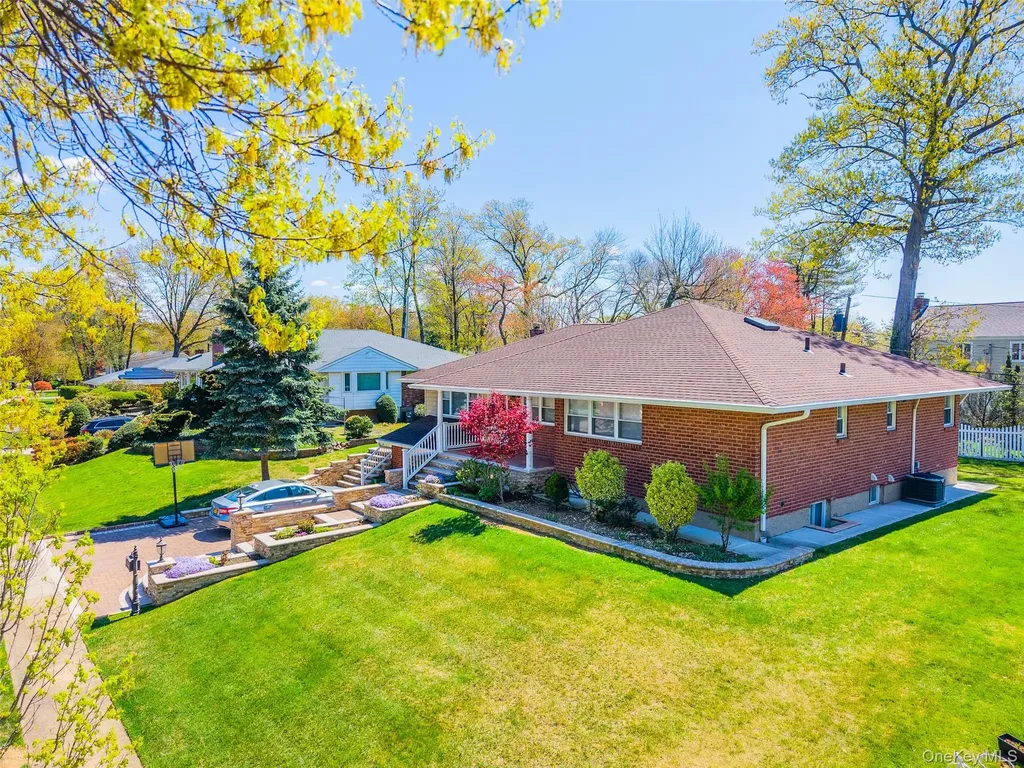 31 Edgemere Drive Searingtown NY 11507