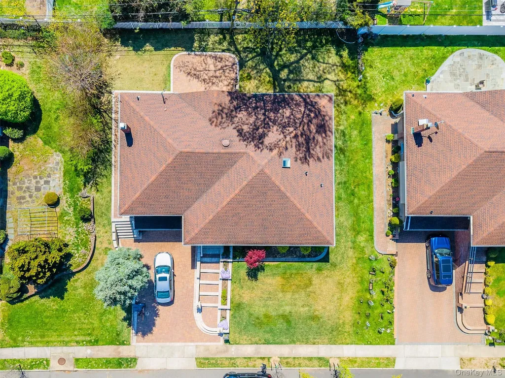 31 Edgemere Drive Searingtown NY 11507
