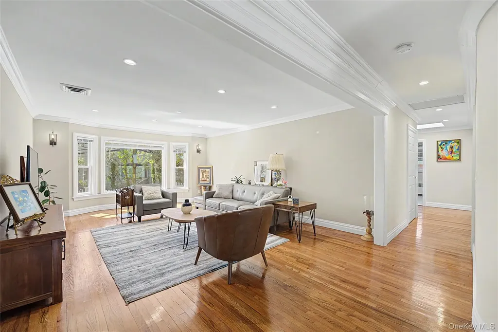 31 Edgemere Drive Searingtown NY 11507
