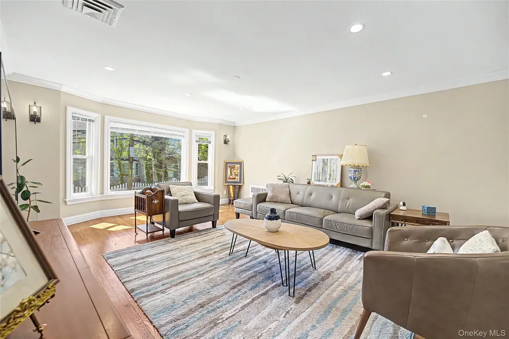 31 Edgemere Drive Searingtown NY 11507
