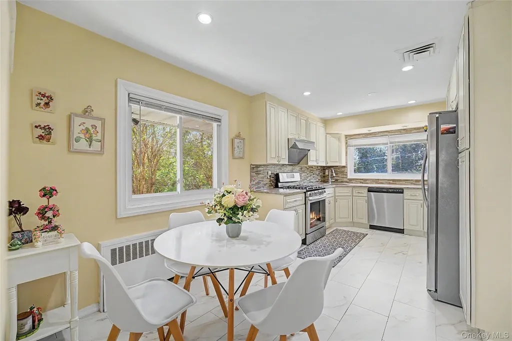 31 Edgemere Drive Searingtown NY 11507
