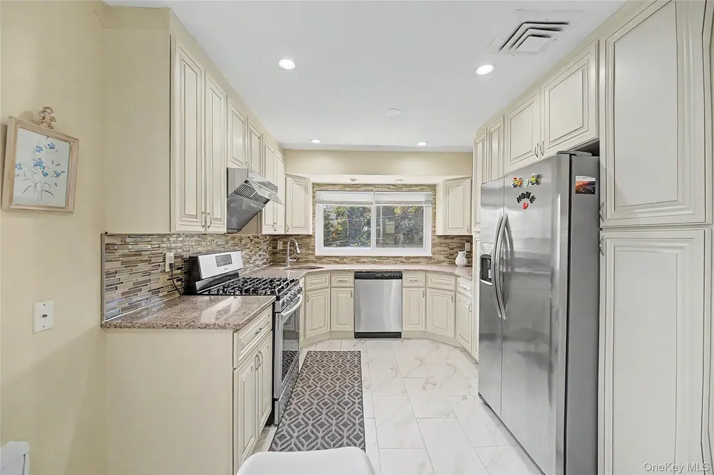 31 Edgemere Drive Searingtown NY 11507