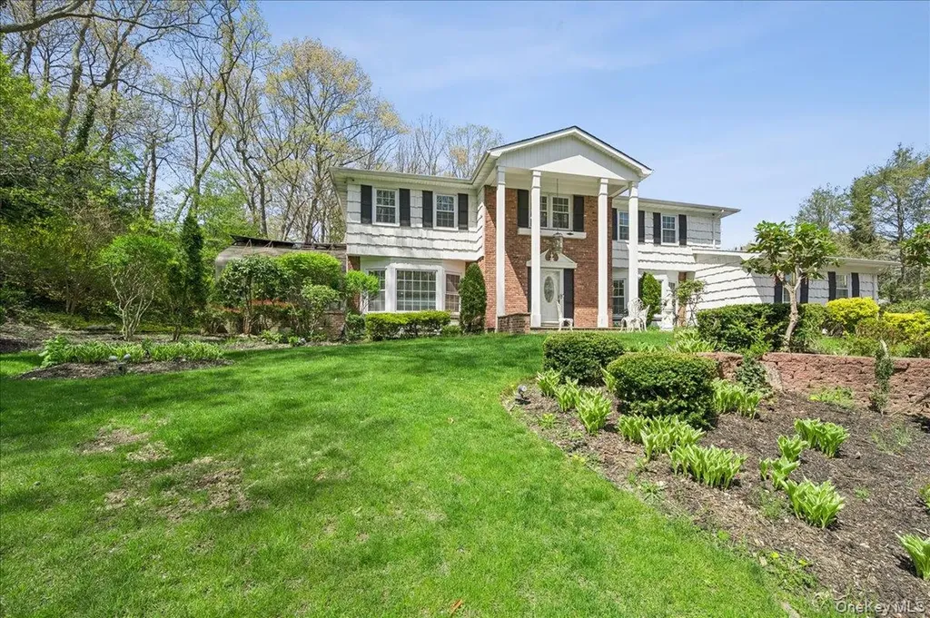 7 Stepping Stone Crescent Dix Hills NY 11746
