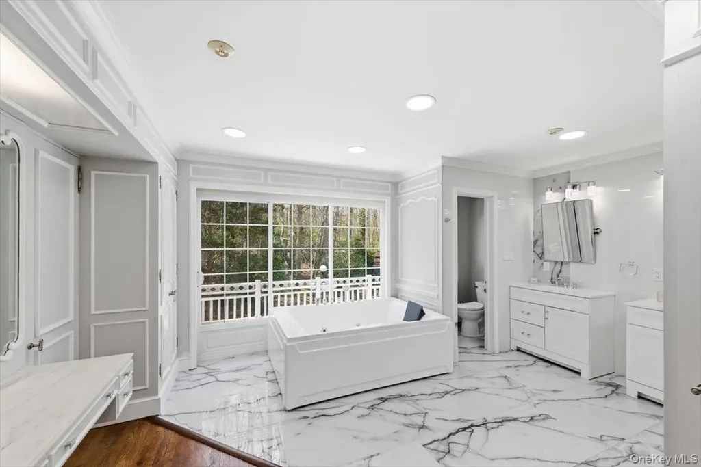 7 Stepping Stone Crescent Dix Hills NY 11746