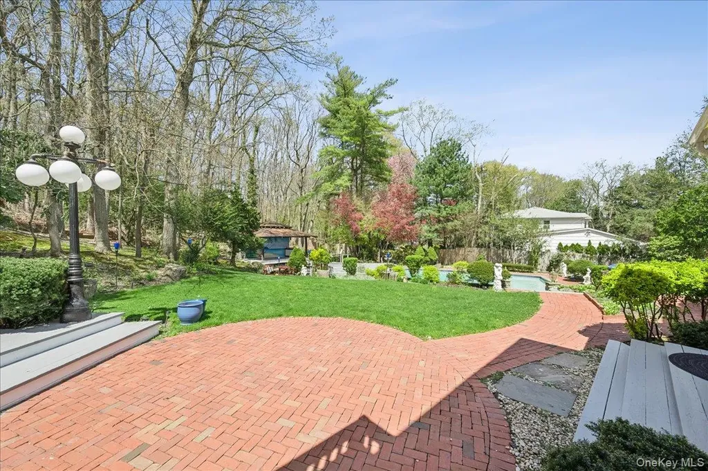 7 Stepping Stone Crescent Dix Hills NY 11746