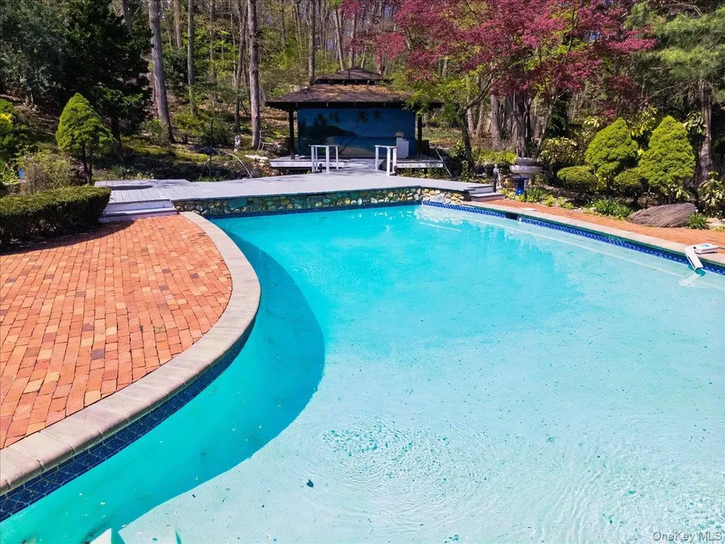 7 Stepping Stone Crescent Dix Hills NY 11746