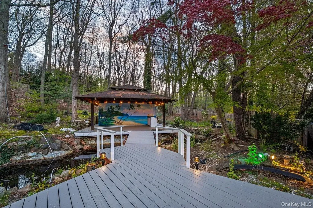 7 Stepping Stone Crescent Dix Hills NY 11746