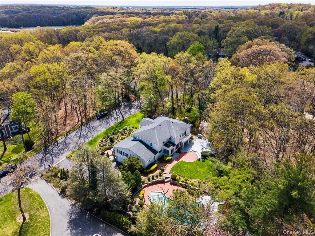7 Stepping Stone Crescent Dix Hills NY 11746