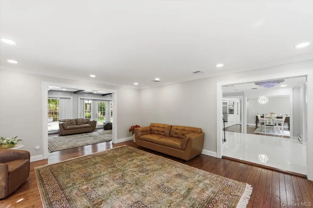 7 Stepping Stone Crescent Dix Hills NY 11746