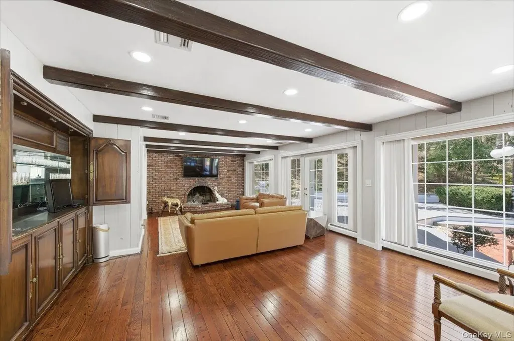 7 Stepping Stone Crescent Dix Hills NY 11746