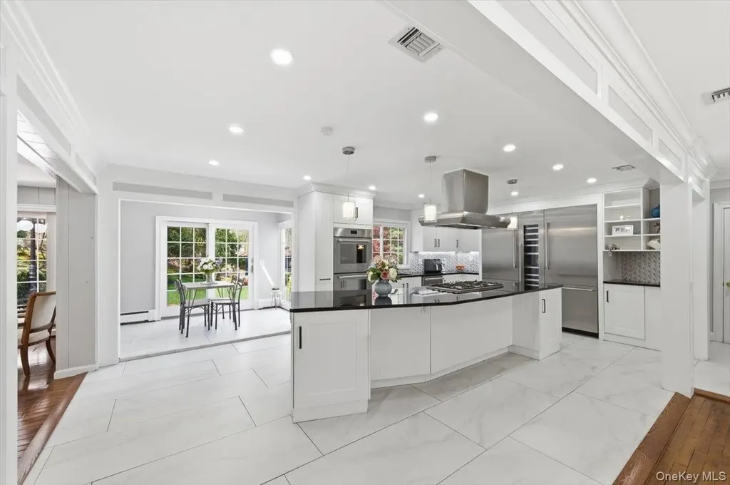 7 Stepping Stone Crescent Dix Hills NY 11746