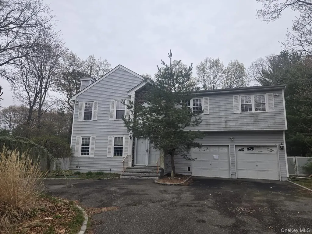 25 Pinecone Lane Islandia NY 11749