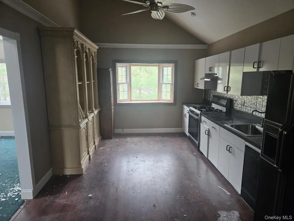 25 Pinecone Lane Islandia NY 11749