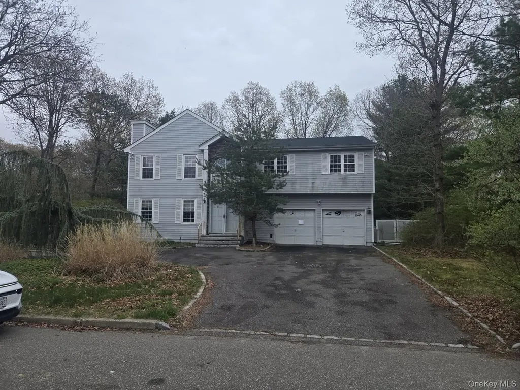 25 Pinecone Lane Islandia NY 11749